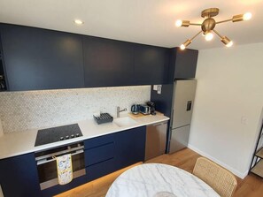 High spec kitchen with everything you need.