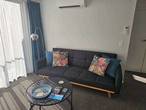 Warm Sunny Apartment