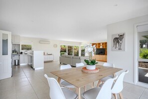 Open plan living/dining area