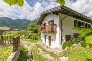Die Residenz ist von viel Grün umgeben