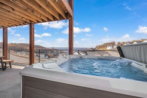 7 person private hot tub with amazing lakeviews