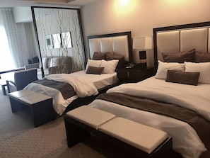 Comfortable Unit with 2 Double beds