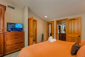 Bedroom #2 - US Master King , Smart TV & Private Full Bathroom