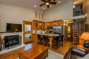 2 Bed & 2 Full Bath - Ski Home & Walk to Village and Lifts