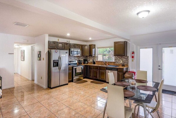 Remodeled 2 Bedroom house in the heart of Orlando (SODO Community) fully equipped with quality furniture and all cooking essentials to provide the most comfortable stay for our guests!