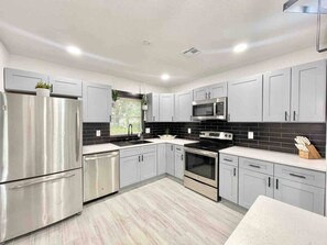 Full kitchen