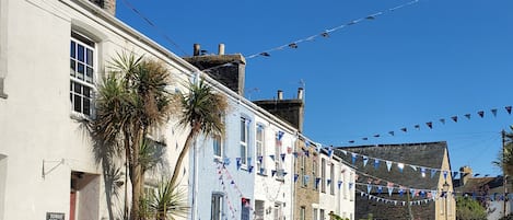 Located on a quirky little dead-end street, also the oldest street in Newquay