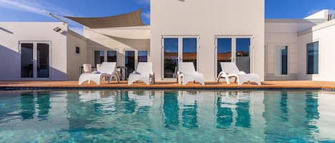 Superb Private Pool of the Apartment in Noord Aruba - Relax by the shimmering poolside oasis - Enjoy leisurely moments in our inviting pool area - Experience ultimate relaxation in our poolside paradise - Crystal Clear Water