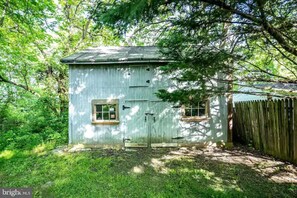 Barn (not accessible) 