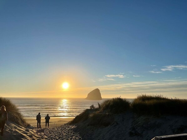 Welcome to your dream getaway in Pacific City, Oregon! Nestled in the upscale Shorepine Village, our beach house is just a short, private stroll down this sandy path to the stunning coastline and iconic Haystack Rock. Enjoy serene sunsets, the calming sou