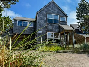 Welcome to your Pacific City retreat! Nestled in the upscale Shorepine Village, this charming beach house combines classic coastal architecture with modern amenities. Just a short stroll from the sandy shores, it’s the perfect home base for your Oregon Co