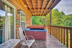 Lower Deck | Private Hot Tub