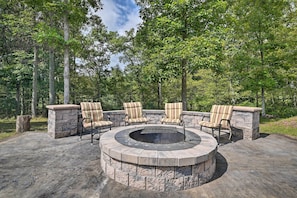 House Exterior | Wood-Burning Fire Pit