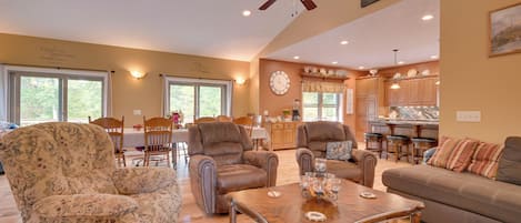Cassville Vacation Rental | 4BR | 3.5BA | Step-Free Entry | 3,500 Sq Ft