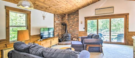 North Conway Vacation Rental | 4BR | 1.5BA | 1,400 Sq Ft | Stairs Required