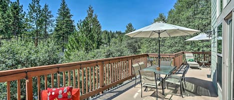 Lake Arrowhead Vacation Rental | 3BR | 3BA | Stairs Required | 3,037 Sq Ft