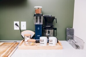 Kaffe og/eller kaffemaskine