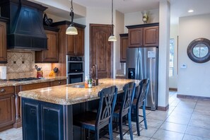 Kitchen, with Counter Sitting Area