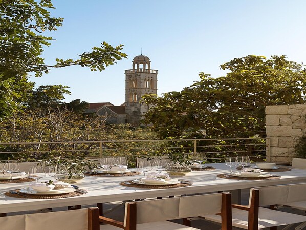 Outdoor dining