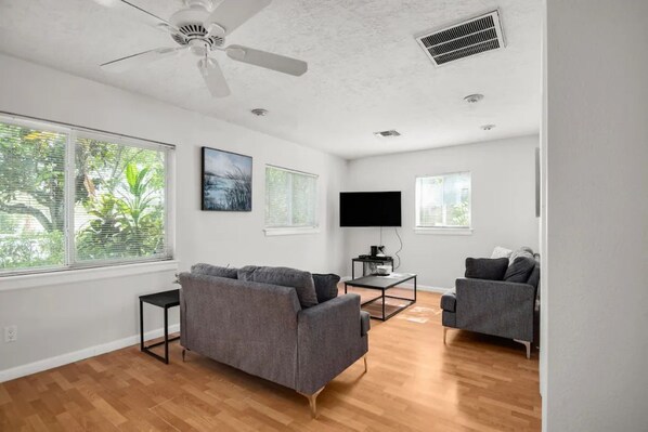 Cozy liviCozy living room with 50" Smart T V.ng room with 50" Smart T V.