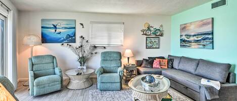 Daytona Beach Vacation Rental | 1BR | 1BA | 875 Sq Ft | 1 Minor Step to Enter