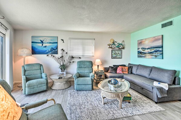 Daytona Beach Vacation Rental | 1BR | 1BA | 875 Sq Ft | 1 Minor Step to Enter