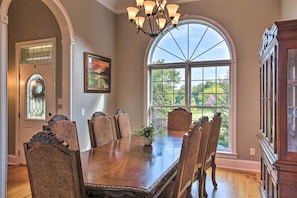 Formal Dining Area | Dishware Provided | Main Level