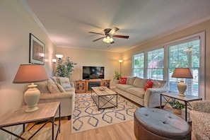Living Room | Free WiFi | Central Heating & A/C