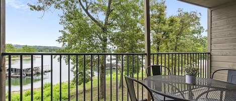 Lakefront Private, Covered Balcony