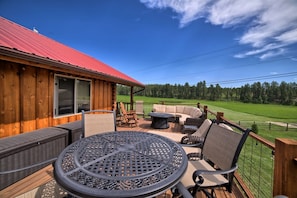 Upper Deck Sitting area