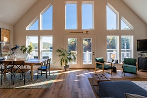 Amazing Lake Views!