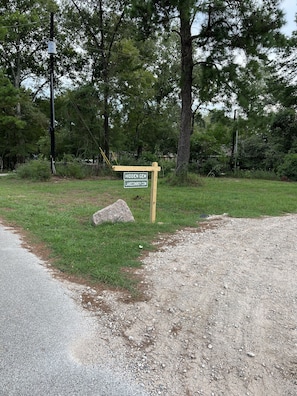 Sign entrance for drive off Shannon Circle