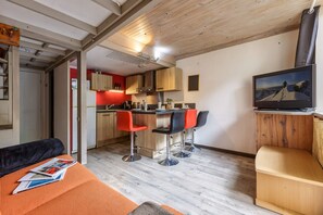 Open living with balcony acces
