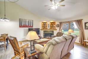 Living Room | Main Level | Board Games | Fireplace Not Available