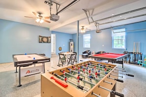 Game Room | Smart TV | Pool Table | Foosball Table | Air Hockey | Card Table