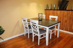 Neat & Tidy Dining Area