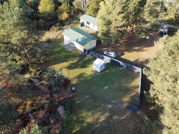 Luftansicht "Kleines Bodden-Paradies-Cottage"