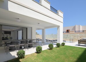 Shaded dining area to enjoy your meals and the peace and quiet of the location