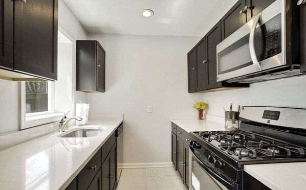 Full stocked kitchen: Plates, Bowles, silverware, pots, pans, cutting boards etc