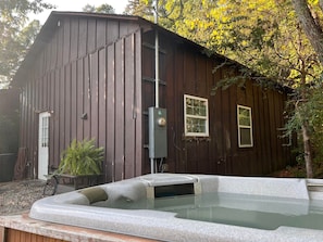Outdoor hot tub (hot tub is shared)( Cabin seen in picture is NOT your suite)