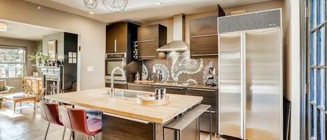 Designer kitchen with Italian Bisazza Glass mosaic splash, gas cooktop