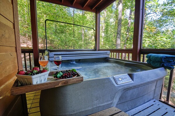 Outdoor spa tub
