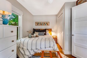 Queen hybrid wink-bed