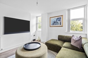 Living Room / Lounge