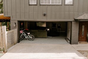 Finished Garage/Theater/Game Room