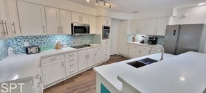 Indoors,Kitchen,Microwave,Oven,Cooktop