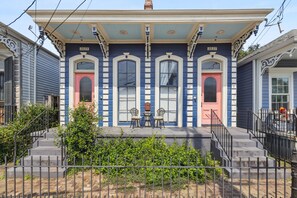 Quintessential NOLA double home (one side is all yours) located on a safe street