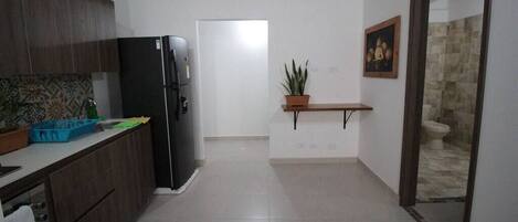 Apartamento en Itagui, Medellin cuenta con, cama, tv, wifi, baño, agua caliente