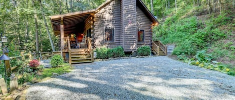 Waynesville Vacation Rental | 2BR | 2BA | 1,100 Sq Ft | Steps Required