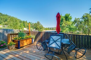Furnished Deck | Outdoor Dining